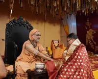 HH Swamiji honours distinguished guests and Yatra organisers (27.03.2025)